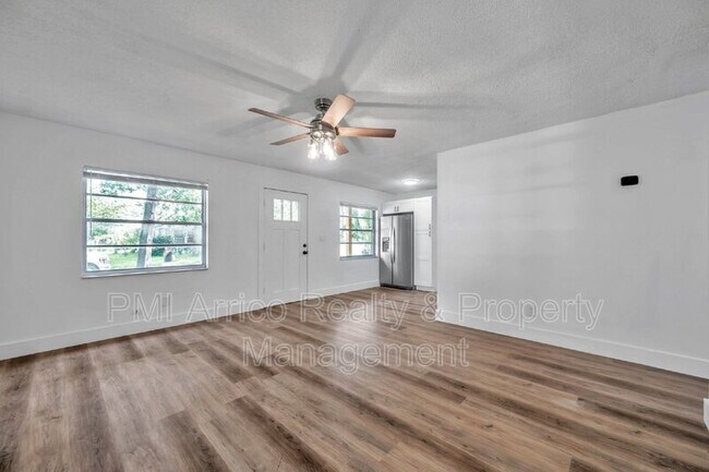 Building Photo - 304 W Idlewild Ave