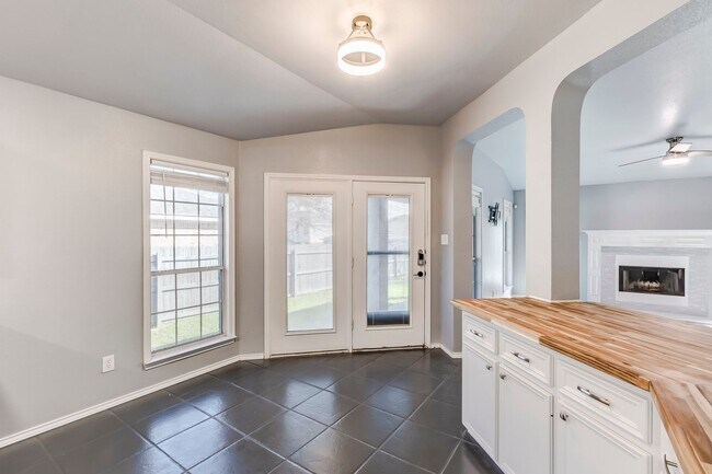 Building Photo - 113 W Deer Horn Pass