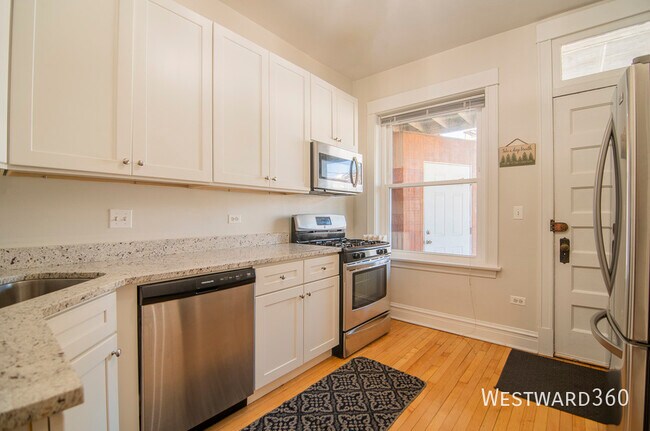 Building Photo - 1430 W Cuyler-1E