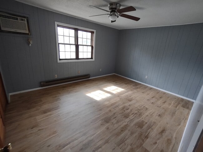 Building Photo - 405-D Church-