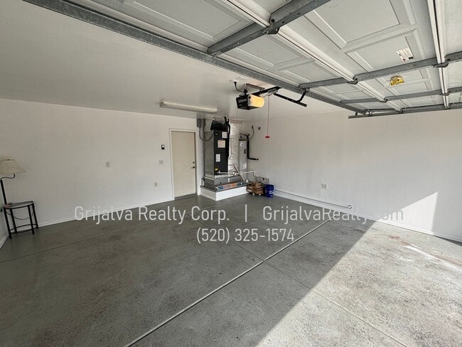 Building Photo - 4-Bedroom, 2 Bath House in Sycamore Park (...