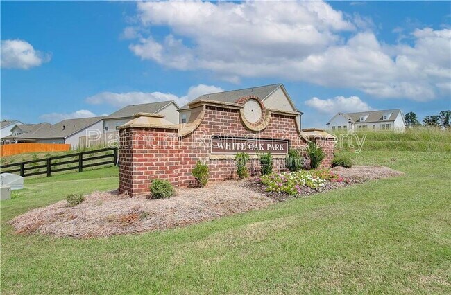Building Photo - 4579 Silver Oak Dr SW