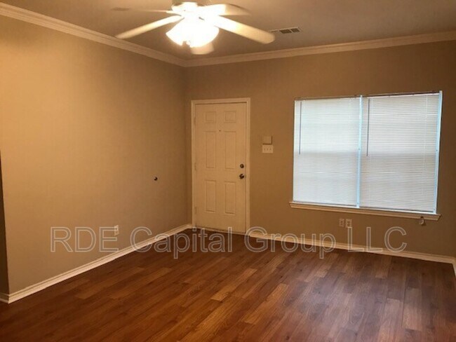Building Photo - 501 Sally Ln
