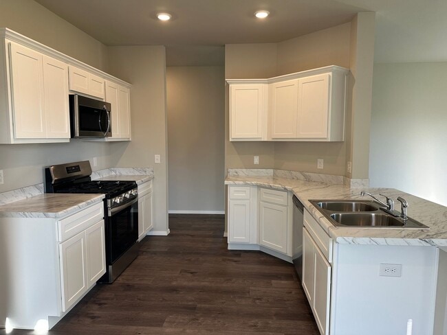 Building Photo - Brand-new 3 bedroom, 2 bath home located i...