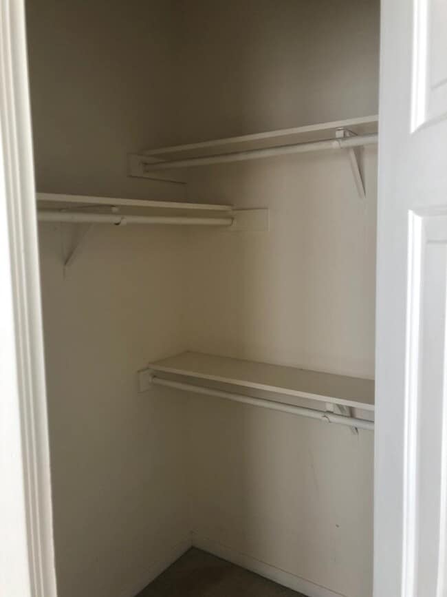 Building Photo - 915 W 23rd St