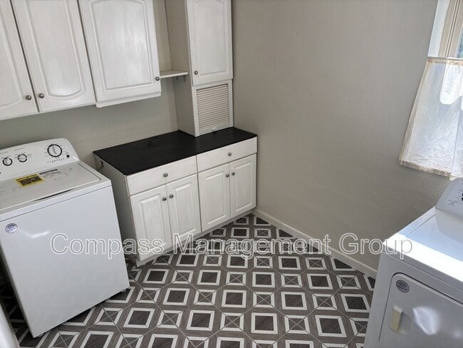 Building Photo - 5802 Tazewell Pike