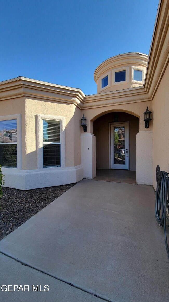 Building Photo - 11512 Porfirio Payan Dr