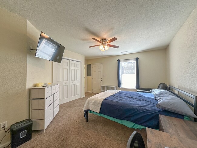 Building Photo - 5809 Miss Coral Ct