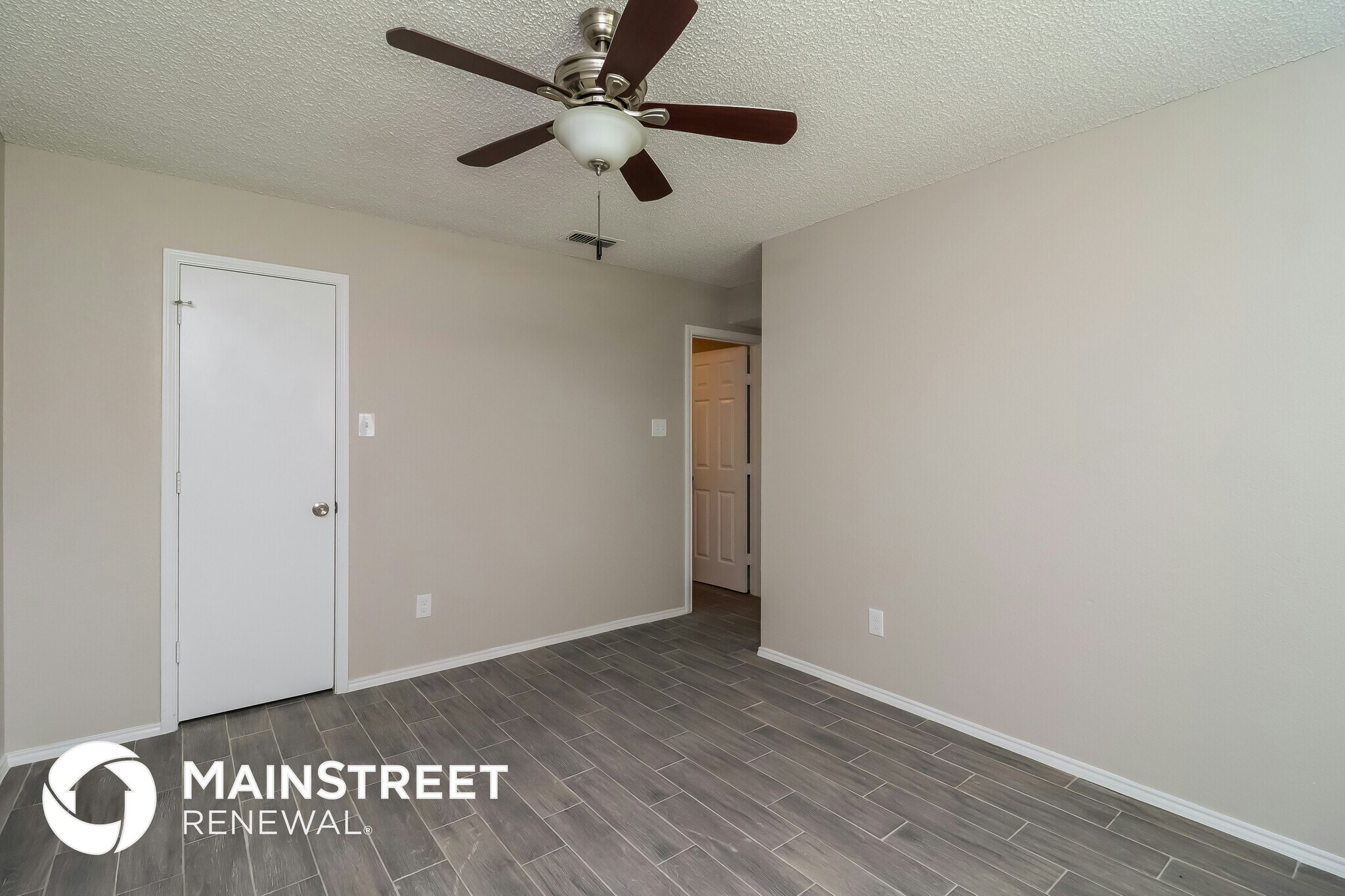 Building Photo - 1516 Lincolnshire Way