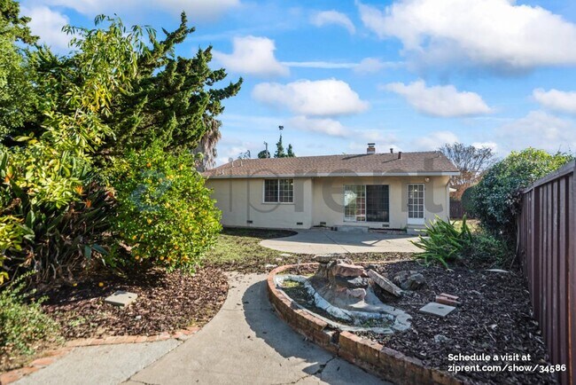 Building Photo - 246 St Andrews St