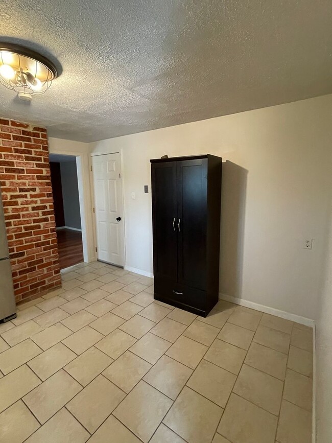 Building Photo - 120 Scottsdale Dr