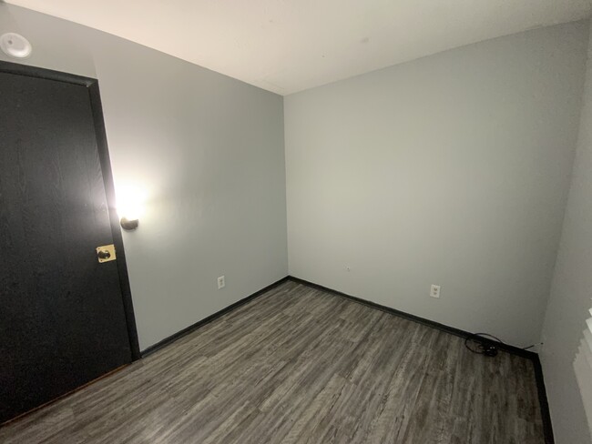 Building Photo - 921 Blue Ridge Dr