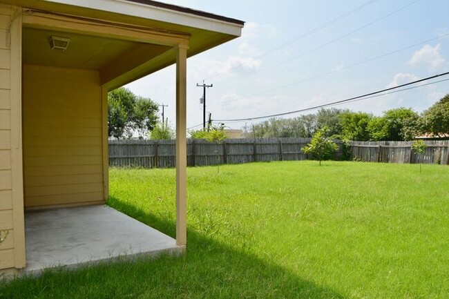 Building Photo - Charming 4 bed 2 bath between N Foster and...