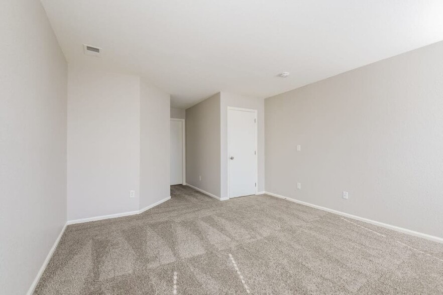 Building Photo - 464 E 77th Pl