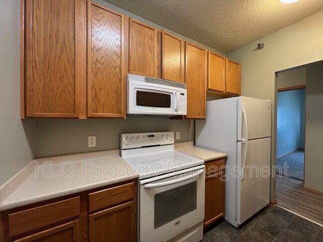 Building Photo - 2323 E Porter Ave