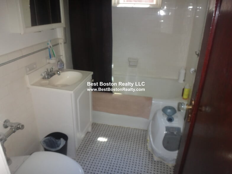 Building Photo - 119 College Ave