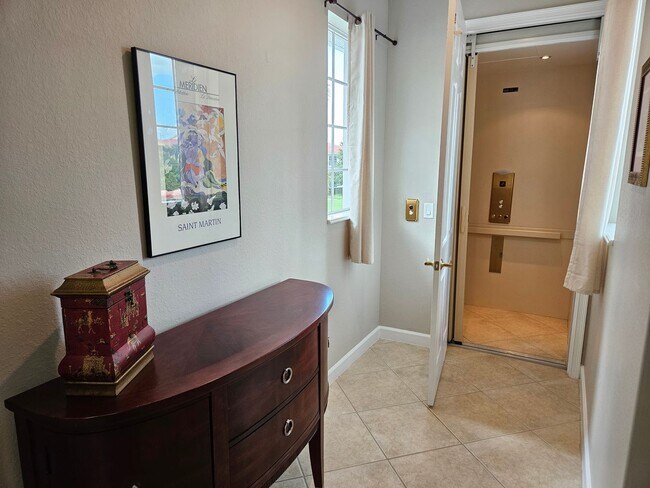 Building Photo - Annual Furnished or Unfurnished 3 Bedroom 2 Bathroom Second Floor Condo in Venetian Golf & River ...