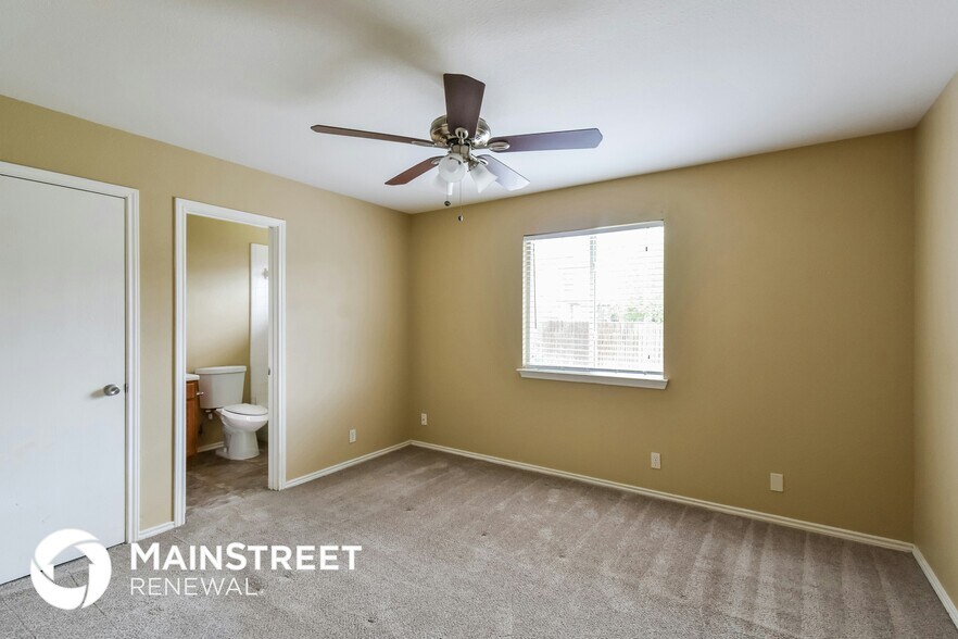 Building Photo - 4846 Dahlia Terrace