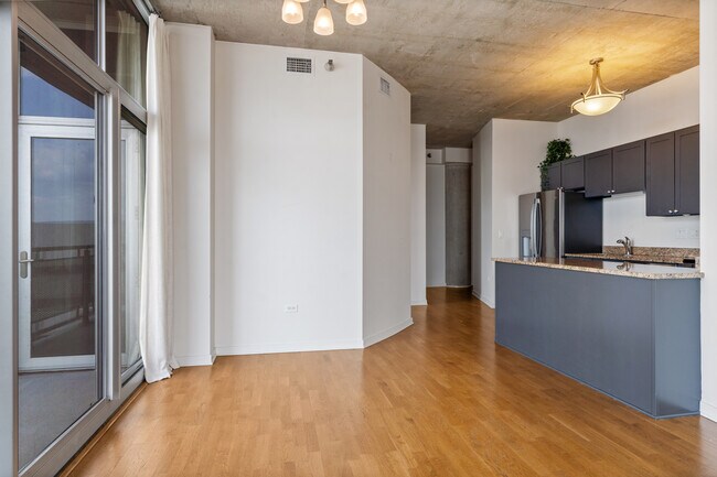 Building Photo - 700 N Larrabee St