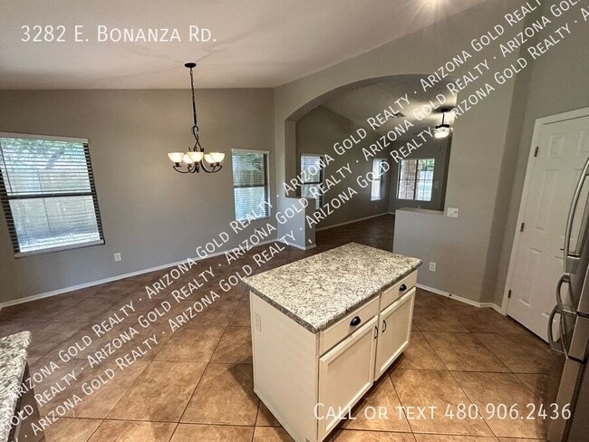 Building Photo - 3282 E Bonanza Rd