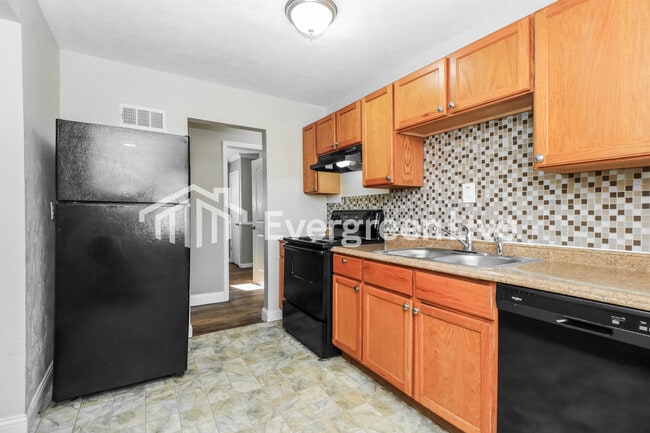 Building Photo - 725 Tyson Dr