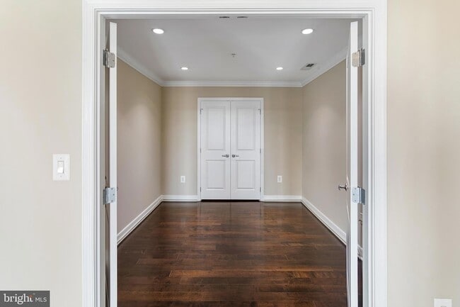 Building Photo - 155 Potomac Passage