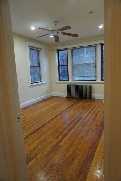 Building Photo - 240 Kelton St