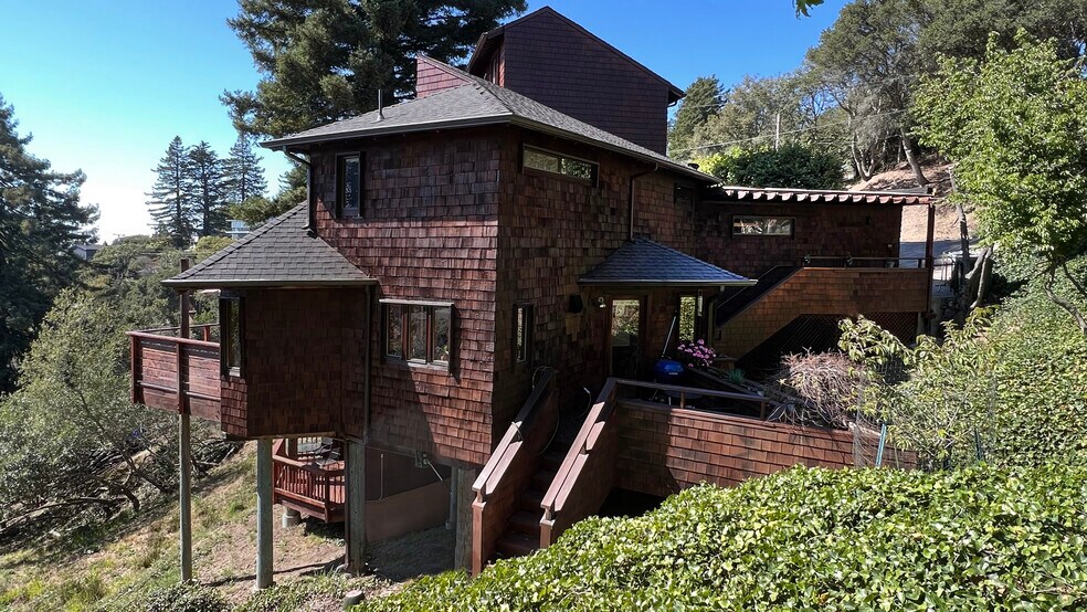 Building Photo - 1120 Sterling Ave