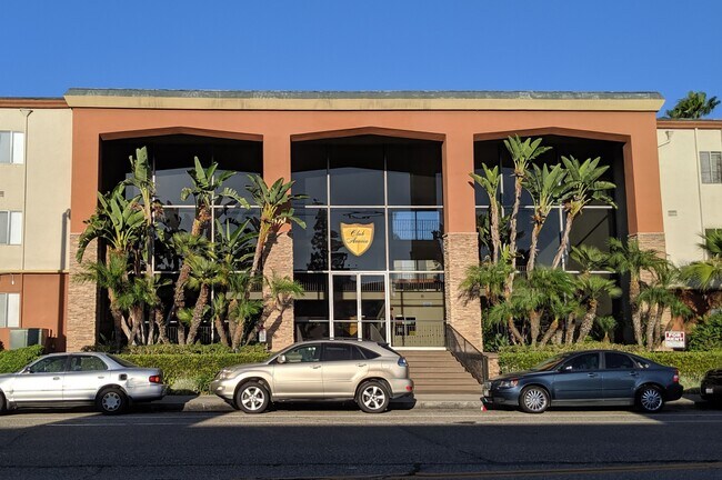 Building Photo - 400 N Acacia Ave