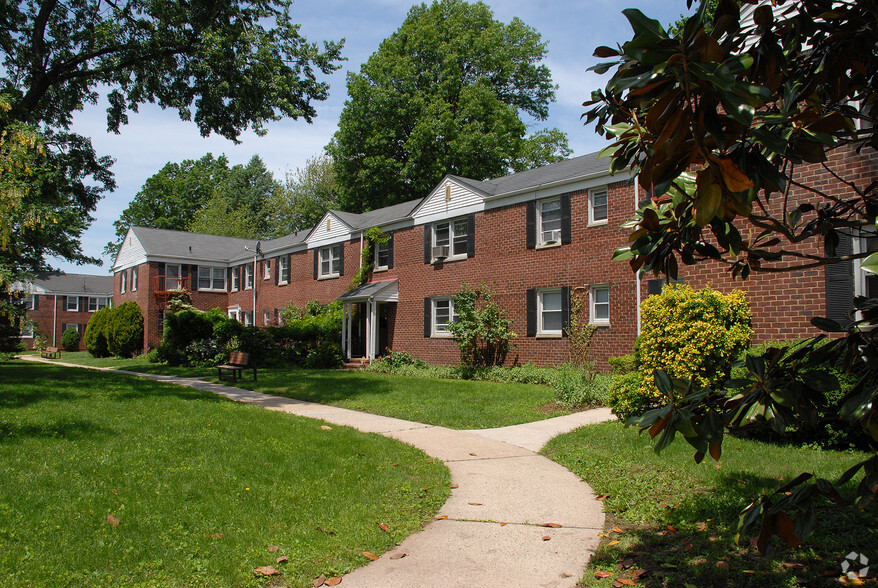 Primary Photo - Woodbridge Apartments