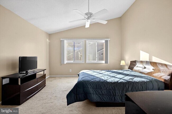 Building Photo - 406 Margit Ct