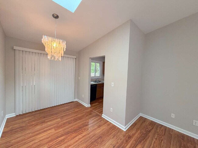Building Photo - Charming 3 Bedroom Home in Raleigh!