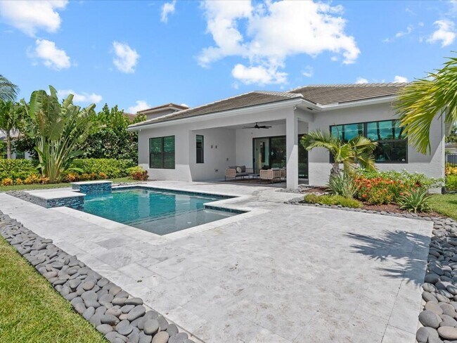 Building Photo - 5577 St Armands Way