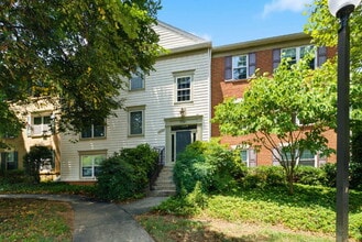 Building Photo - Lakeside End-Unit Condo Near Metro Convenience