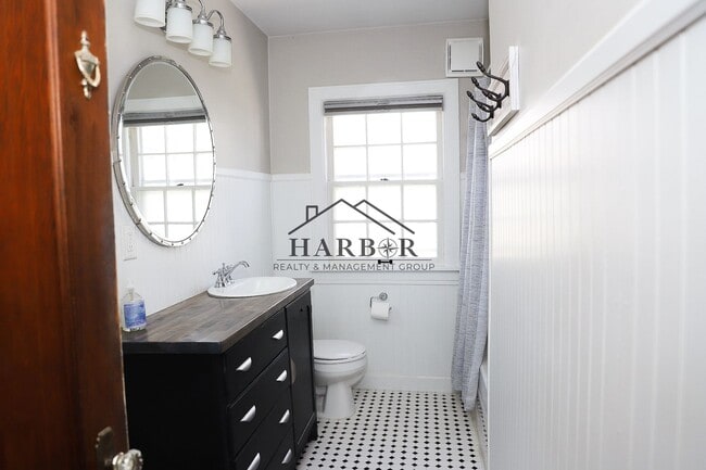 Building Photo - 3 Bedroom Single Family Home in SE Rochest...
