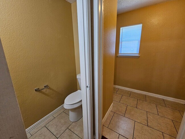 Building Photo - Incredible home available in Reserve At Hi...