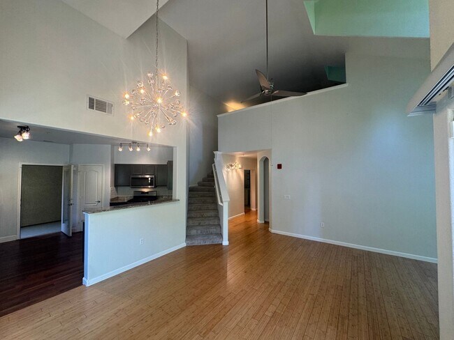 Building Photo - 2 bedroom | 2 bathroom | Upstairs loft | L...