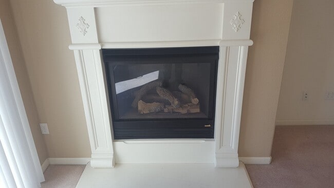 Building Photo - 4 Bedroom Home