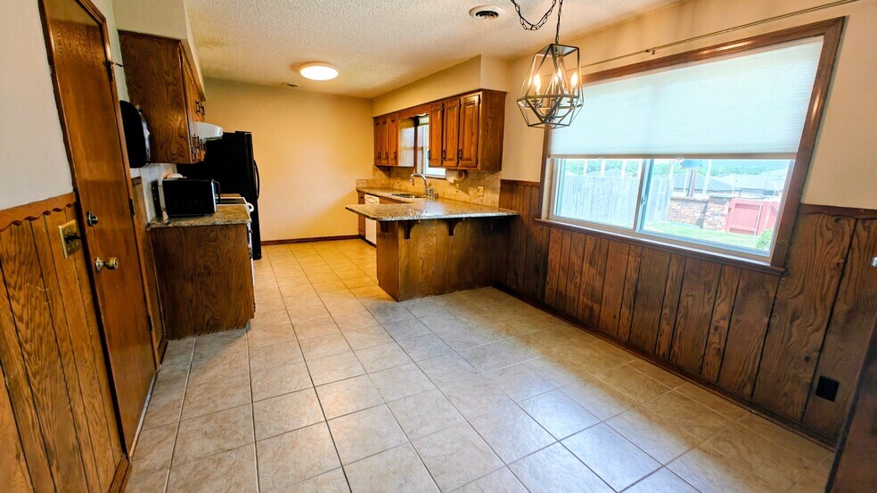 Building Photo - 1738 Ridgeview Dr