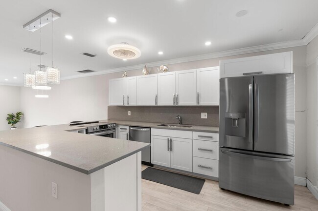Building Photo - 8757 Bella Vista Dr