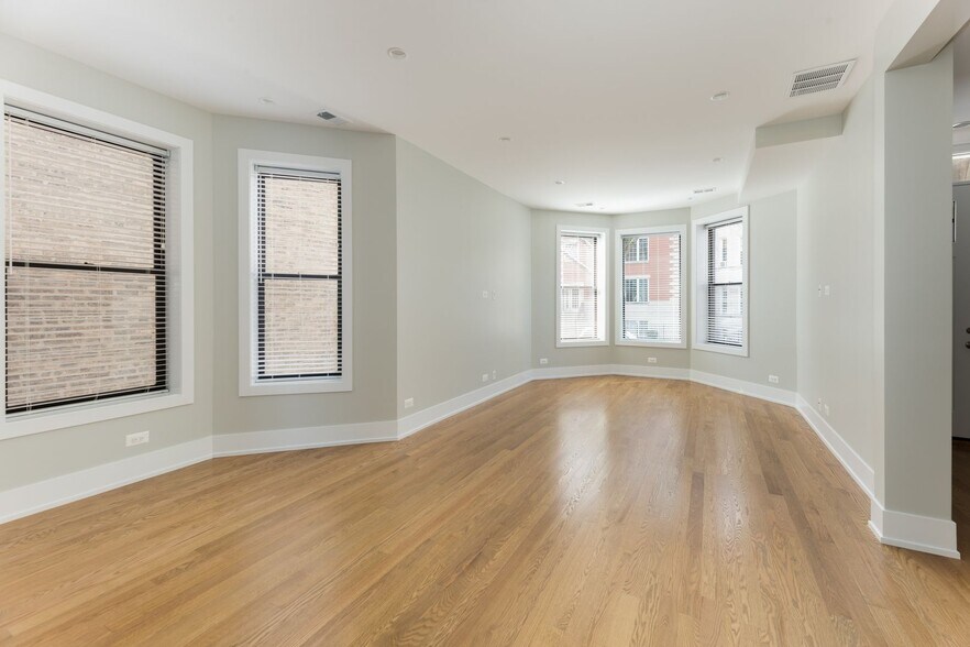 Building Photo - 3521 N Wilton Ave
