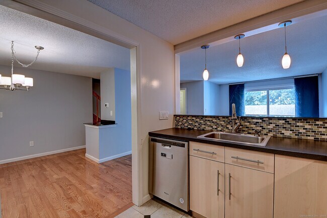 Building Photo - 28 Dutton Pl Way