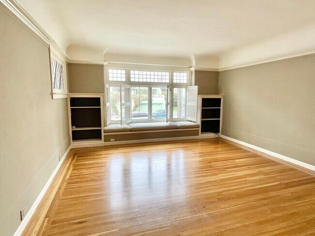 Building Photo - Lower Pacific Heights 2BR/2BA Condo With Bonus Room! Deck! Yard! Garage!  PROGRESSIVE