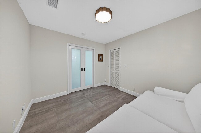 Building Photo - 1505 SE 11th St