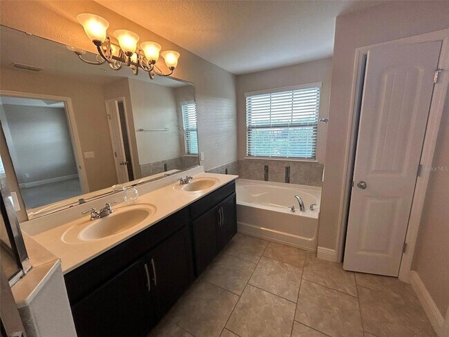 Building Photo - 10782 Sunset Ridge Ln