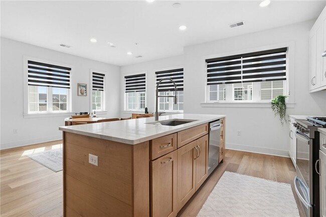 Building Photo - 4009 Cottage Wy