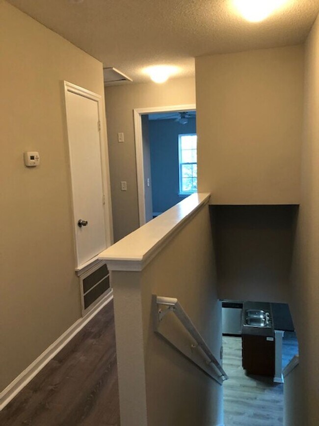 Building Photo - Nice home