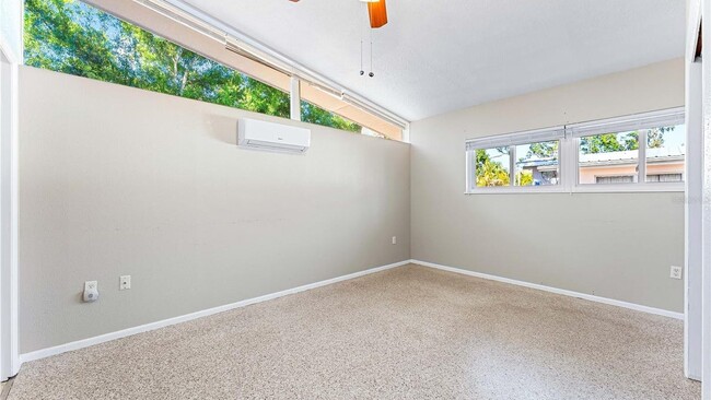 Building Photo - 6912 Alderwood Dr
