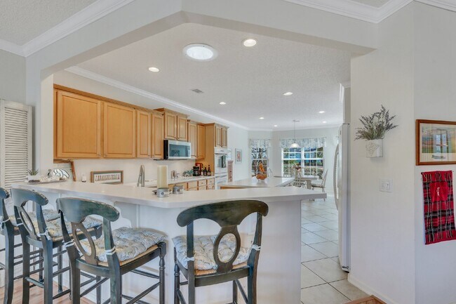 Building Photo - "Spacious Golf and Lagoon View 2 Bed, 2 Bath Rental Home in Sun City!