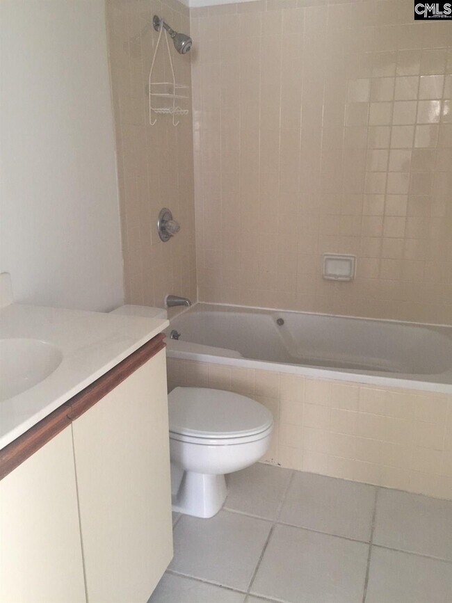 Building Photo - 1600 Park Cir